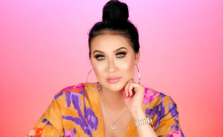 Jaclyn Hill talking about her equipment